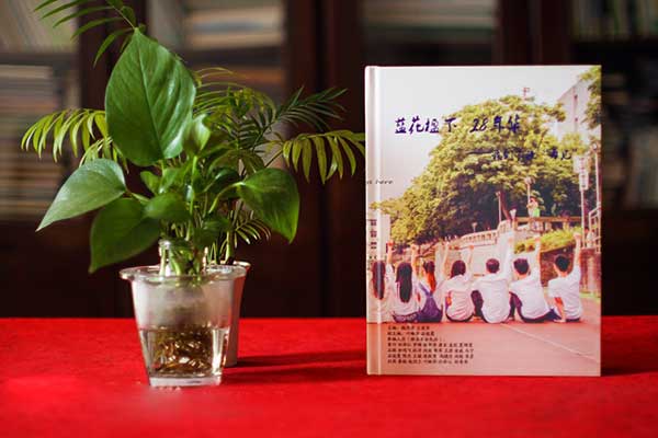 大學畢業(yè)校園紀念冊-記錄大學四年成長的同學錄相冊設計-留念影集