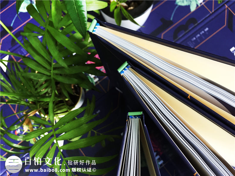 制作畢業(yè)紀(jì)念冊(cè)三步走-記錄學(xué)生時(shí)代的青春第2張-宣傳畫(huà)冊(cè),紀(jì)念冊(cè)設(shè)計(jì)制作-價(jià)格費(fèi)用,文案模板,印刷裝訂,尺寸大小