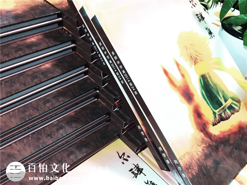 超有創(chuàng)意的海報風(fēng)畢業(yè)紀念冊設(shè)計案例,精選好看的畢業(yè)相冊制作案例