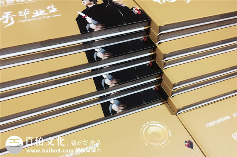 優(yōu)秀畢業(yè)生紀(jì)念冊(cè)-畢業(yè)典禮頒發(fā)給學(xué)生的留念冊(cè)