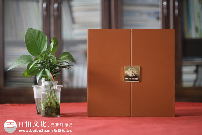 企業(yè)年鑒相冊制作-精準(zhǔn)的內(nèi)容策劃展現(xiàn)企業(yè)實力第1張-宣傳畫冊,紀(jì)念冊設(shè)計制作-價格費用,文案模板,印刷裝訂,尺寸大小