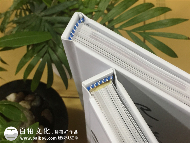 40年同學(xué)聚會紀(jì)念冊居然這么做,只有他們敢用這么大膽的色彩!