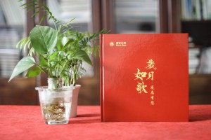 退休老同志相冊(cè)-送部門離退休老班長(zhǎng)師傅的影集畫冊(cè)留言短語怎么寫
