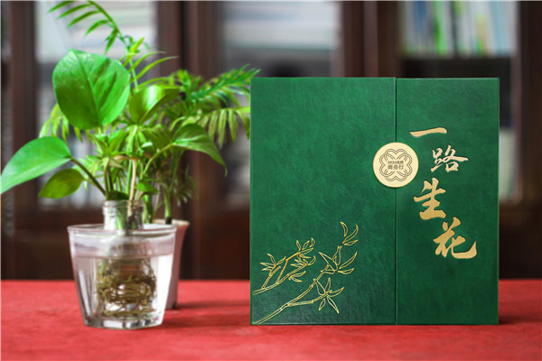 【高端定制?領(lǐng)袖印記】精裝領(lǐng)導(dǎo)紀(jì)念冊(cè) —— 鐫刻時(shí)光，鑄就榮耀