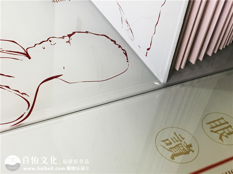 想做一本高檔相冊,是水晶相冊好,還是皮面相冊好