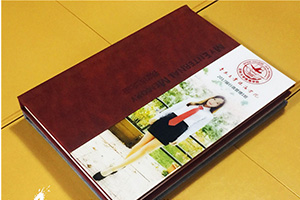 畢業(yè)多年后翻閱畢業(yè)紀念冊的回憶 制作畢業(yè)冊之后的感悟！