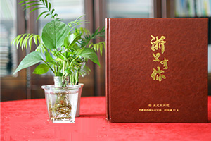 專業(yè)制作退休紀(jì)念冊怎么做，專業(yè)設(shè)計(jì)公司制作退休紀(jì)念冊的優(yōu)勢？