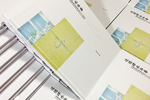 查閱我們的畢業(yè)紀念冊 設(shè)計的是一段青春回憶也感謝優(yōu)秀的你們！