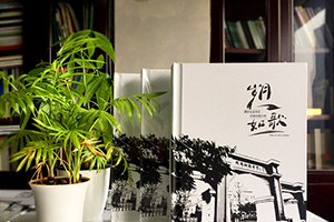 在中學(xué)、大學(xué)的青春紀(jì)念冊制作 代表青春記憶的畢業(yè)紀(jì)念冊思考與感悟