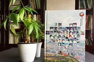 完成同學(xué)會(huì)紀(jì)念冊(cè)制作 在同學(xué)別離前的同學(xué)聚會(huì)盛況